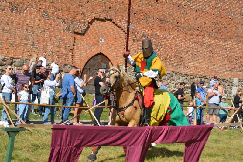 „Spotkania z historią” na zamkowym dziedzińcu